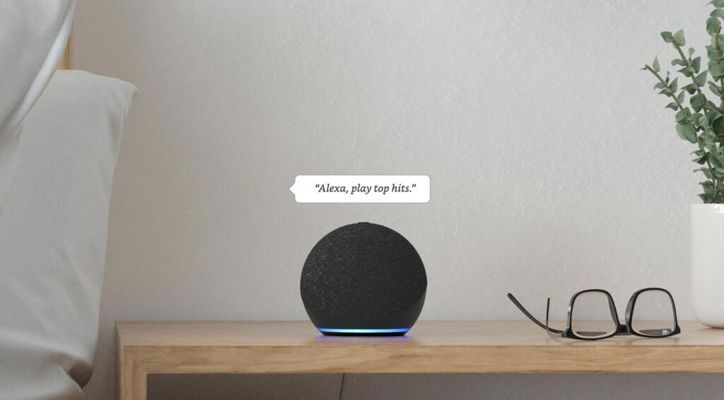 Amazon Alexa Echo Dot elutuba